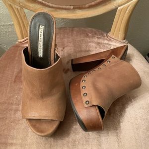 VERA WANG LAVENDER PLATFORM BLOCK HEEL